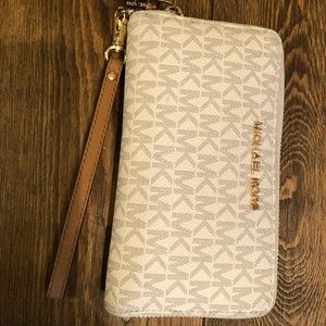 Michael Kors Wallet/Wristlet